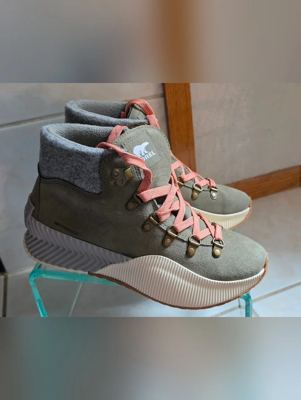 NIB! Sorel Out 'N About III Conquest Boots